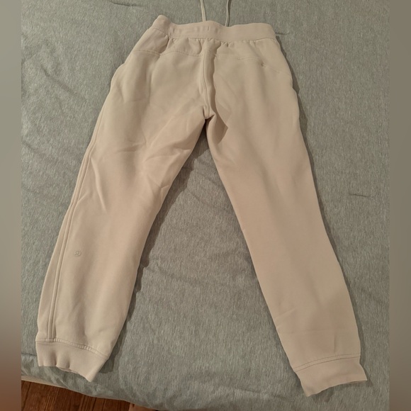 Lulumelon Jogger - Picture 2 of 4